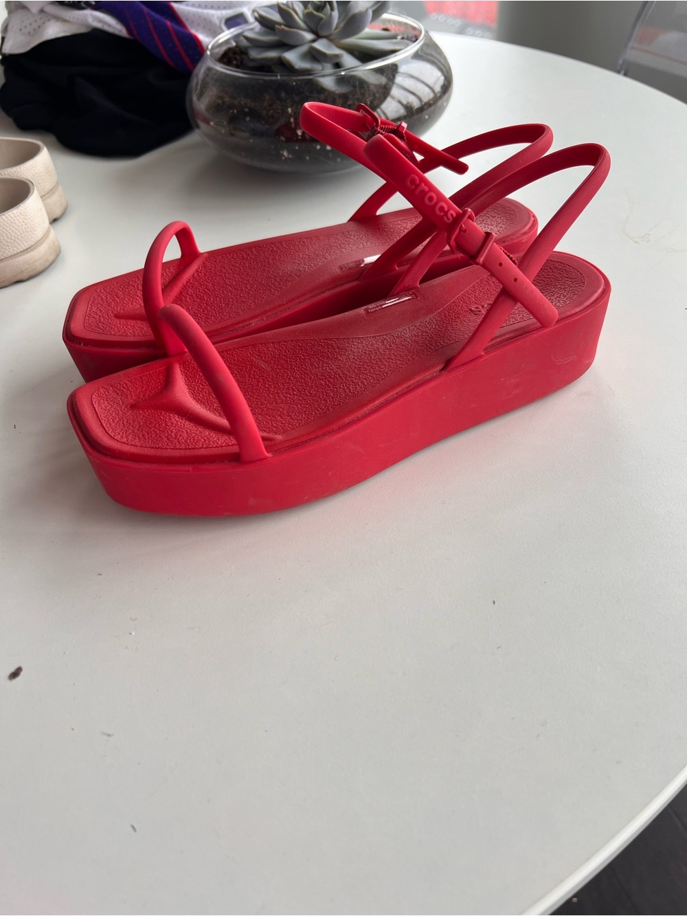 CROCS Women's Red Platform Toe-Loop Slingback Sandals size 7